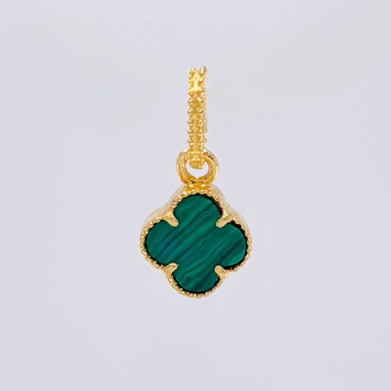 Dije Trebol 0.55 g / 1/2 in Oro Amarillo 18K