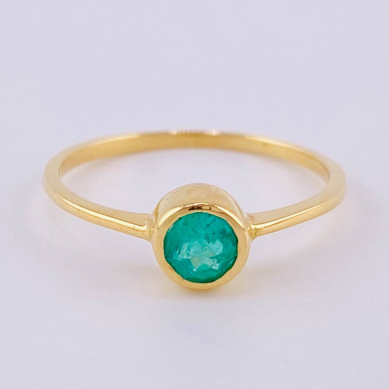 Circular Emerald Ring 70 pts 1.9 g / Size 7 18K Yellow Gold