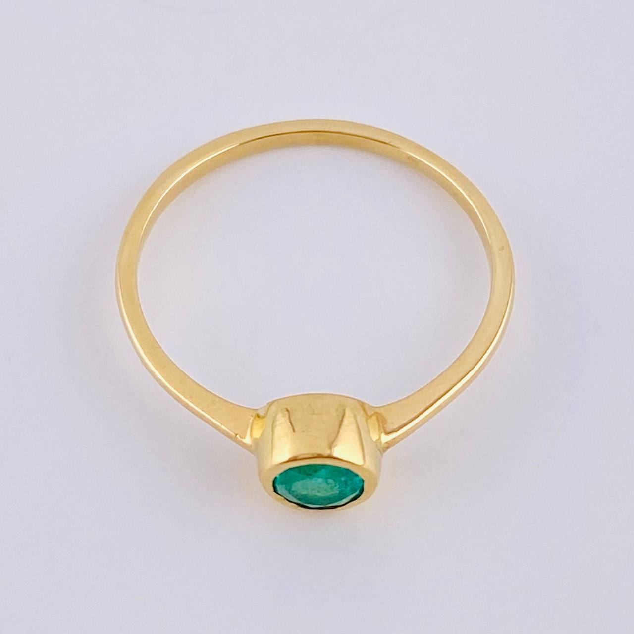 Circular Emerald Ring 70 pts 1.9 g / Size 7 18K Yellow Gold