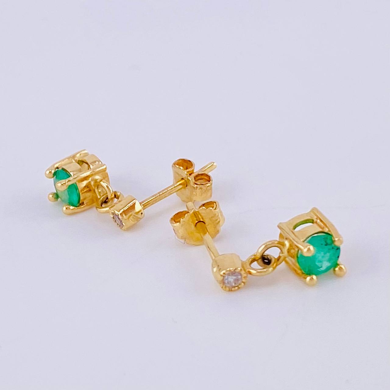 Topos Gota Verde Esmeralda 90Pts 2.15 g / 1/2 in Oro Amarillo 18K