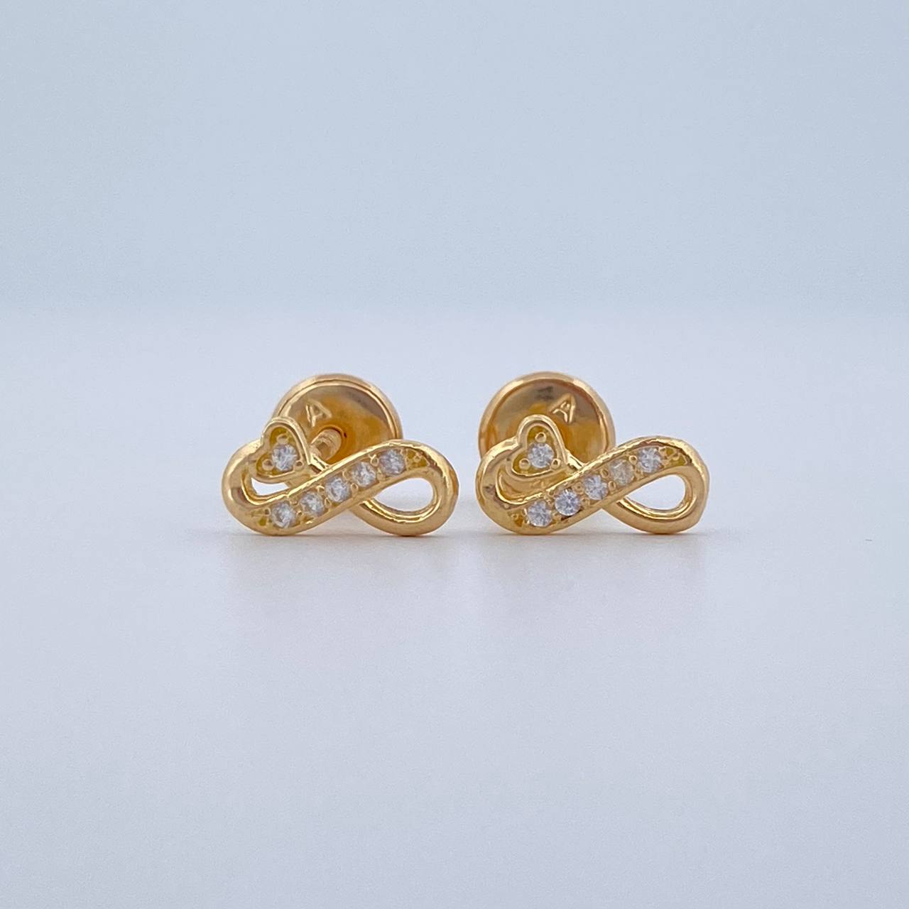 Stud Earrings 0.9gr / 18K Gold &