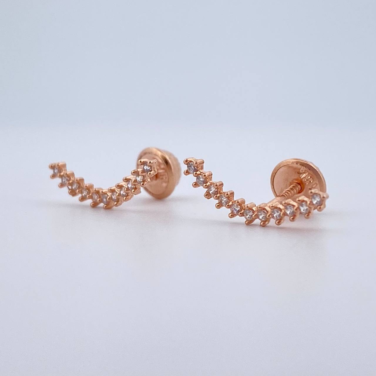 Stud Earrings Line 0.75gr / 18K Gold &
