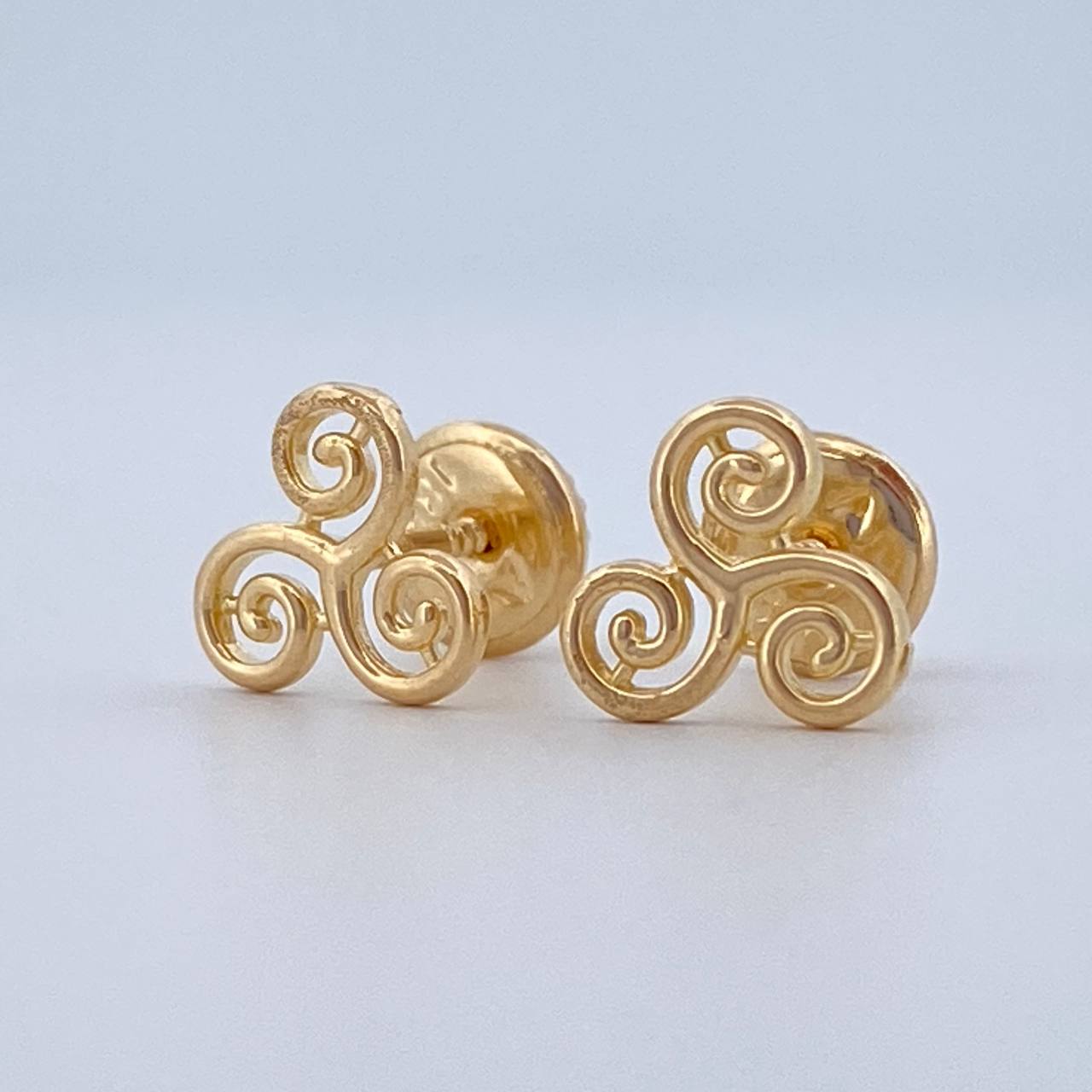 Stud Earrings 0.85gr / 18K Gold &