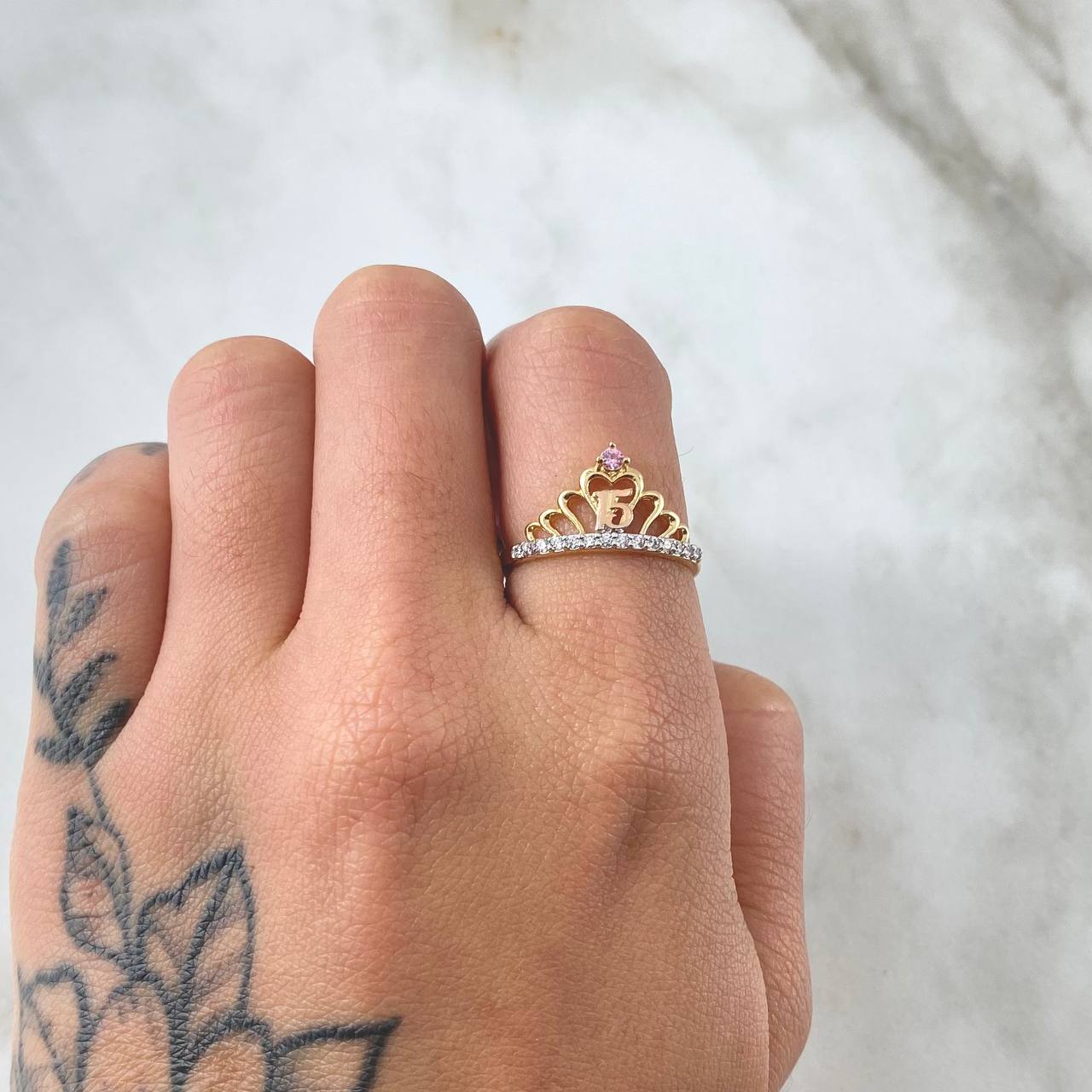 Crown Ring 15s 2.05gr / Size 6 1/4 / 18K Gold -