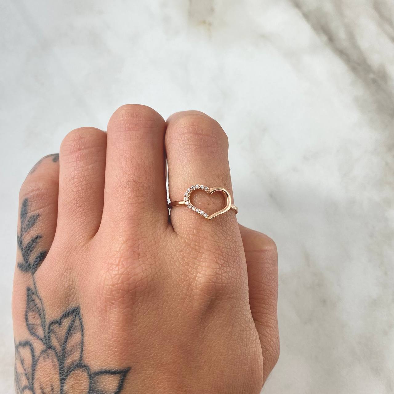 Heart Silhouette Ring 1.4gr / Size 6 3/4 / 18K Gold -