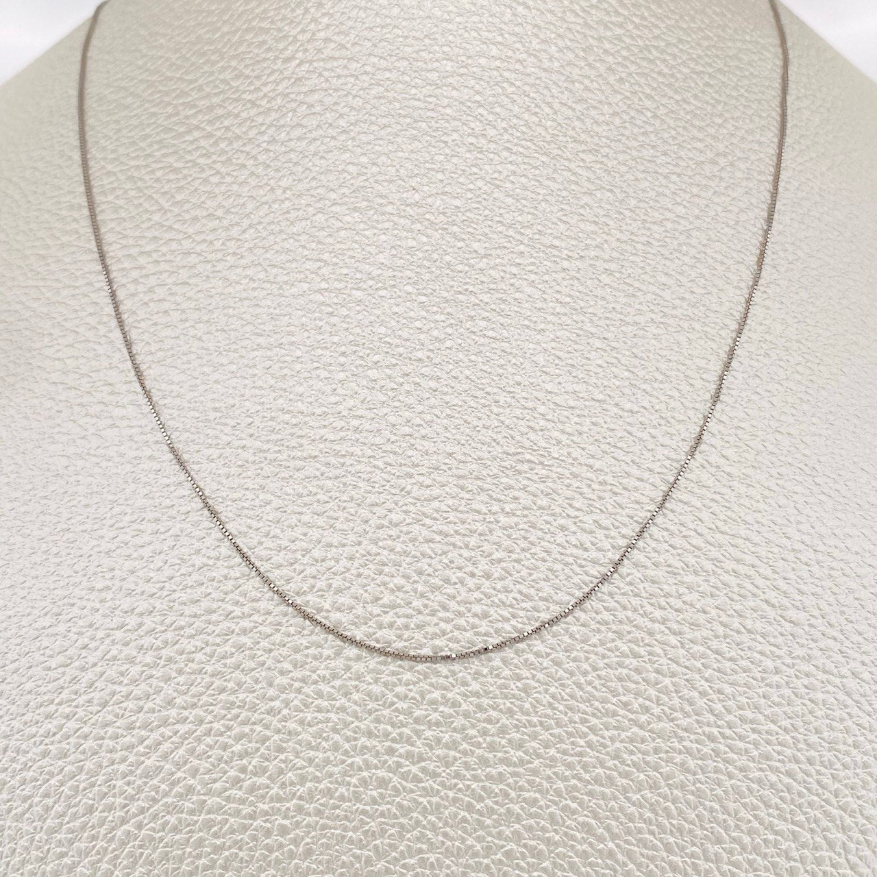 Venetian Chain 1.3gr / 17.8in / 18K White Gold +3 &