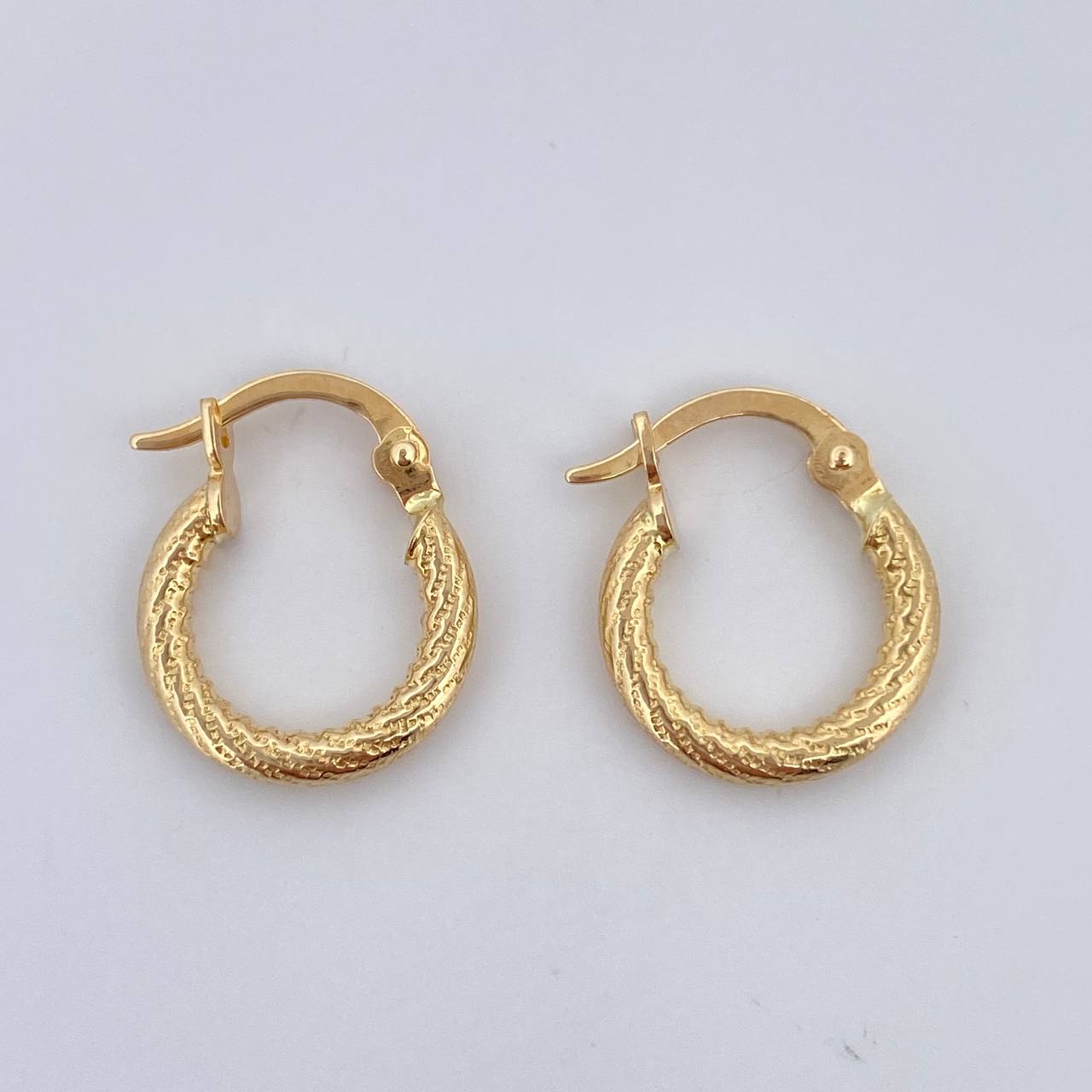 Hoop Earrings Carly 1.05gr / 1.5cm / 18K Gold &