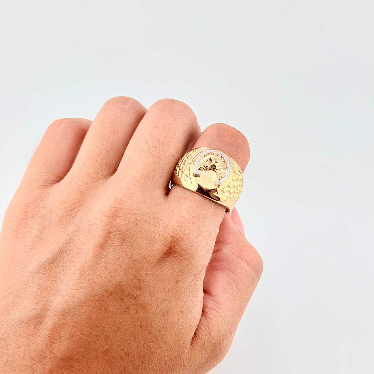 Anillo Sello Caballo 3.85g / T9 1/4 Dos Oros Amarillo Blanco 18K