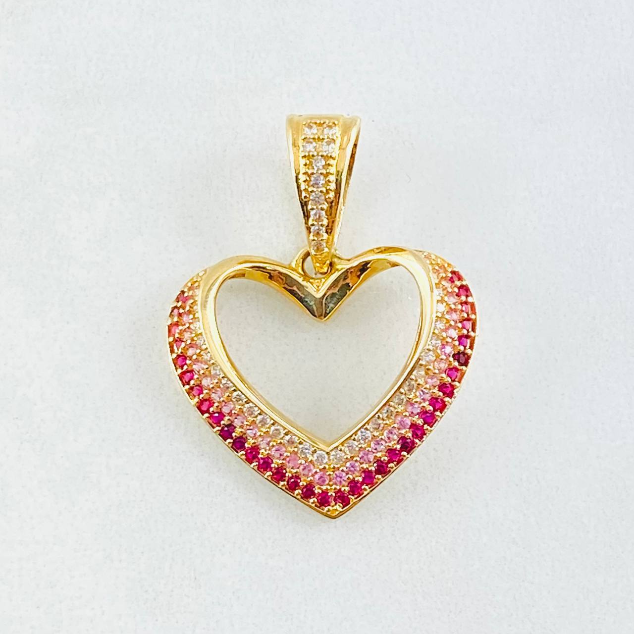 Heart Silhouette Pendant 3.45gr / 1 1/4 in / 18K Gold