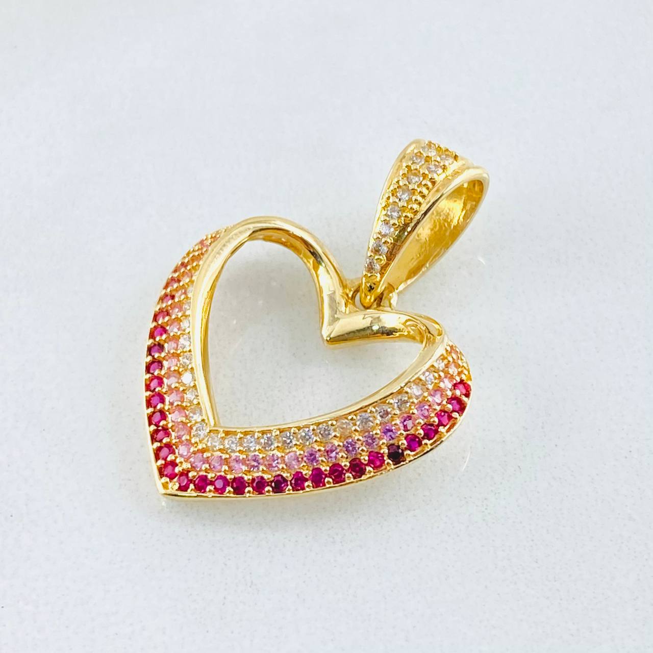 Heart Silhouette Pendant 3.45gr / 1 1/4 in / 18K Gold