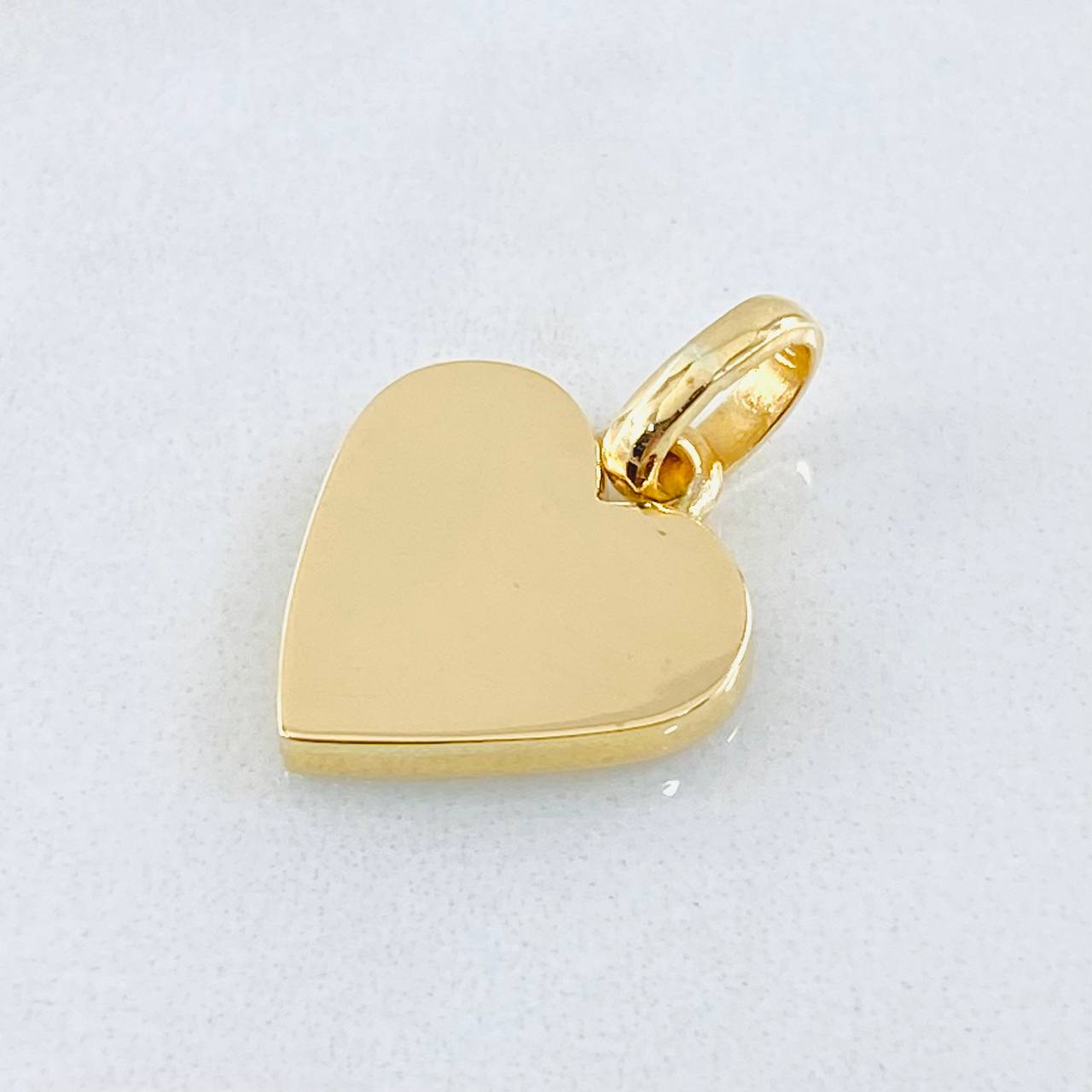 Dije Placa Corazón 1.8gr / 3/4 in / Oro Amarillo 18K ©