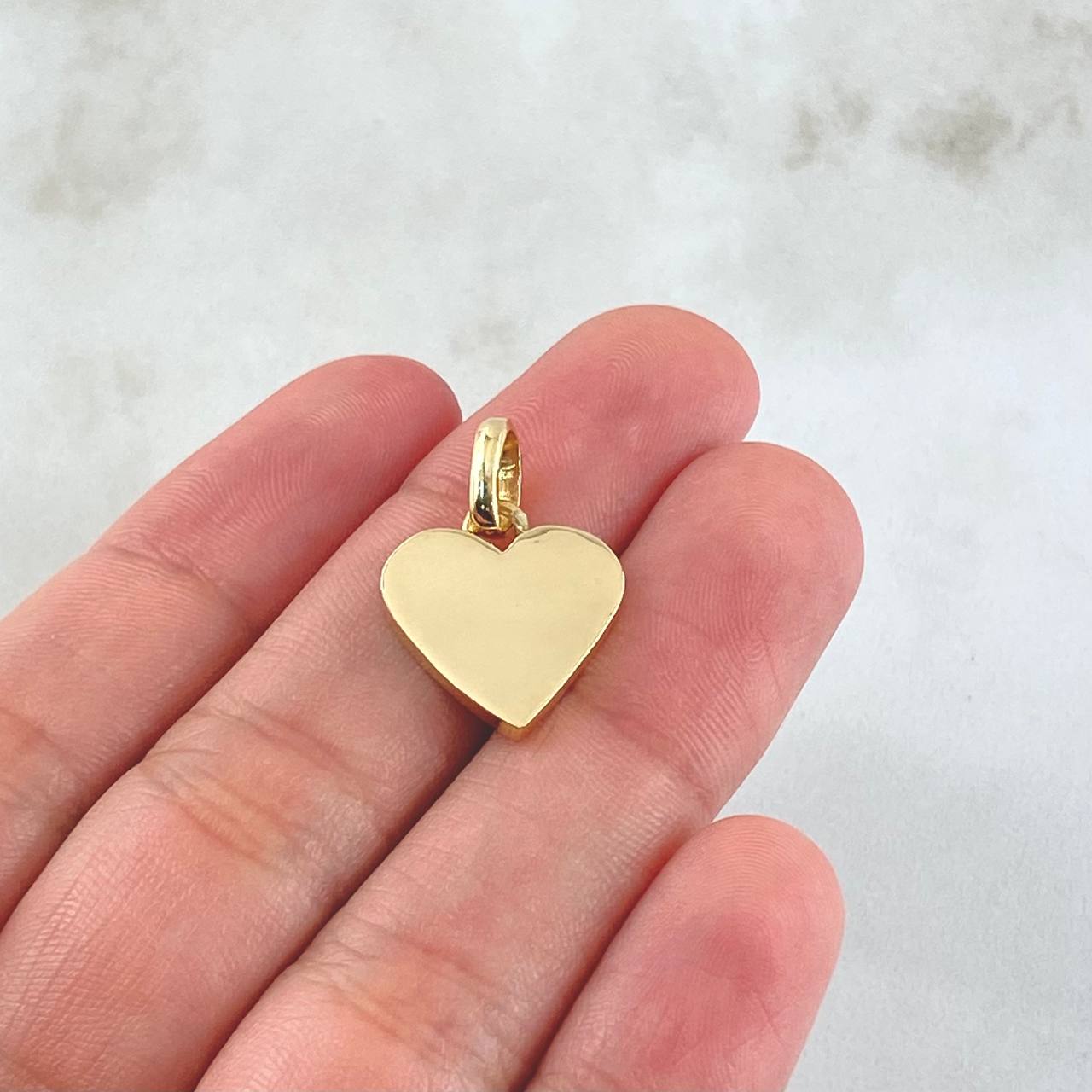 Dije Placa Corazón 1.8gr / 3/4 in / Oro Amarillo 18K ©