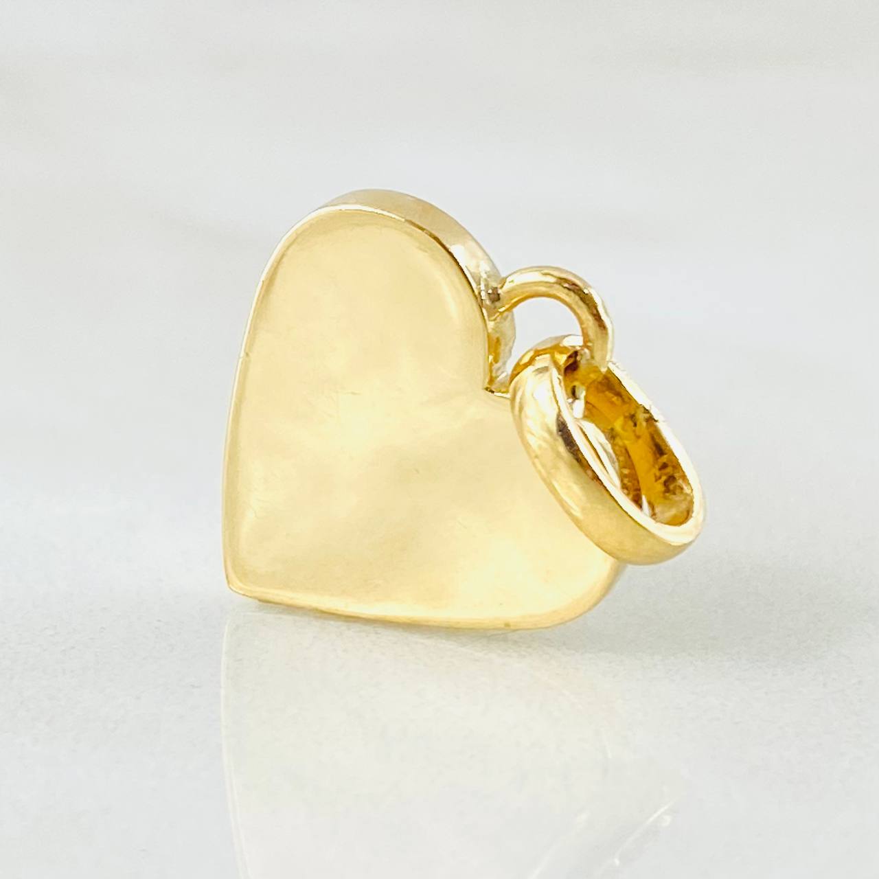 Dije Placa Corazón 1.8gr / 3/4 in / Oro Amarillo 18K ©