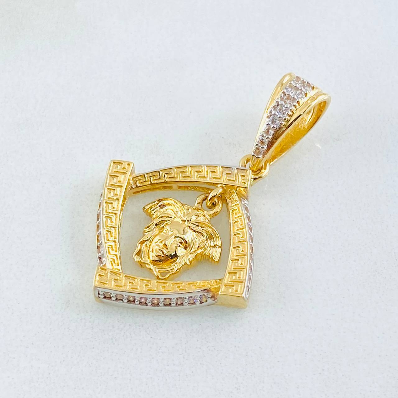Dije Medusa 4.25gr / 1 1/4 in / Oro Amarillo 18K ©