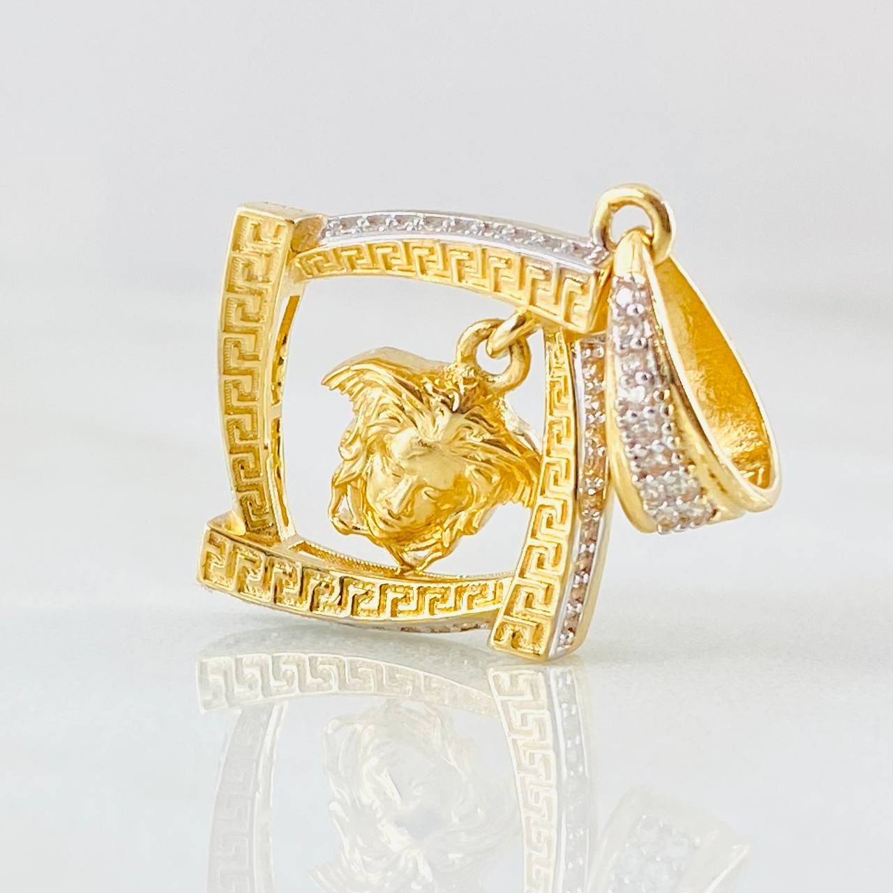 Dije Medusa 4.25gr / 1 1/4 in / Oro Amarillo 18K ©