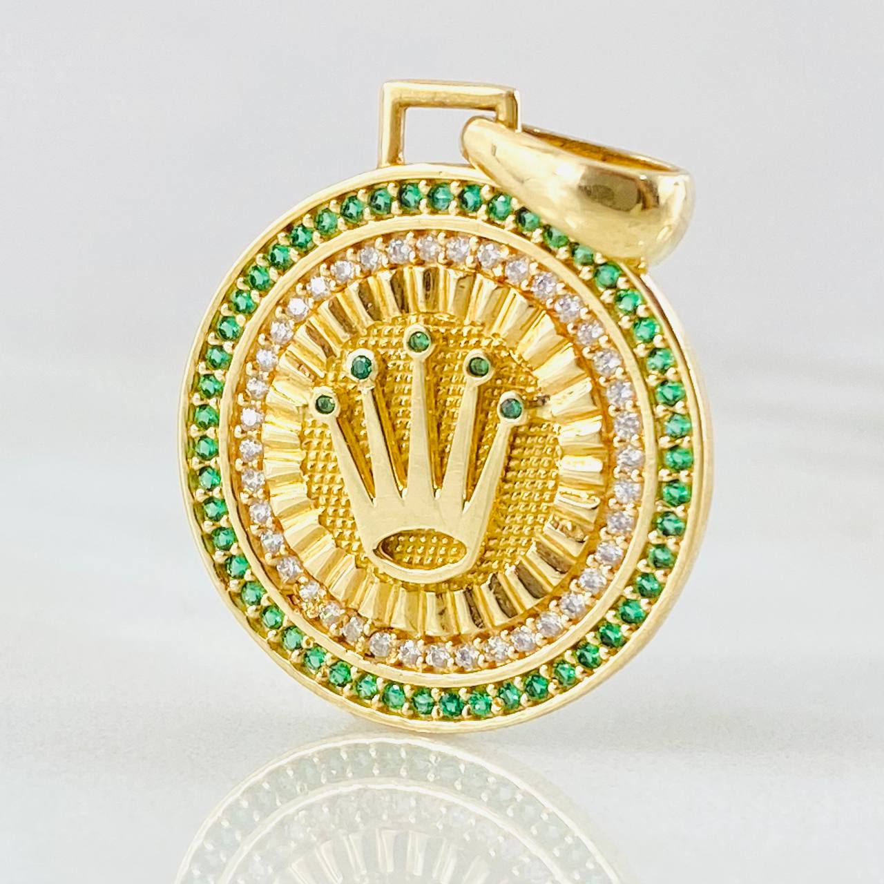 Dije Placa Corona 4.2gr / 1 1/4 in / Oro Amarillo 18K ©