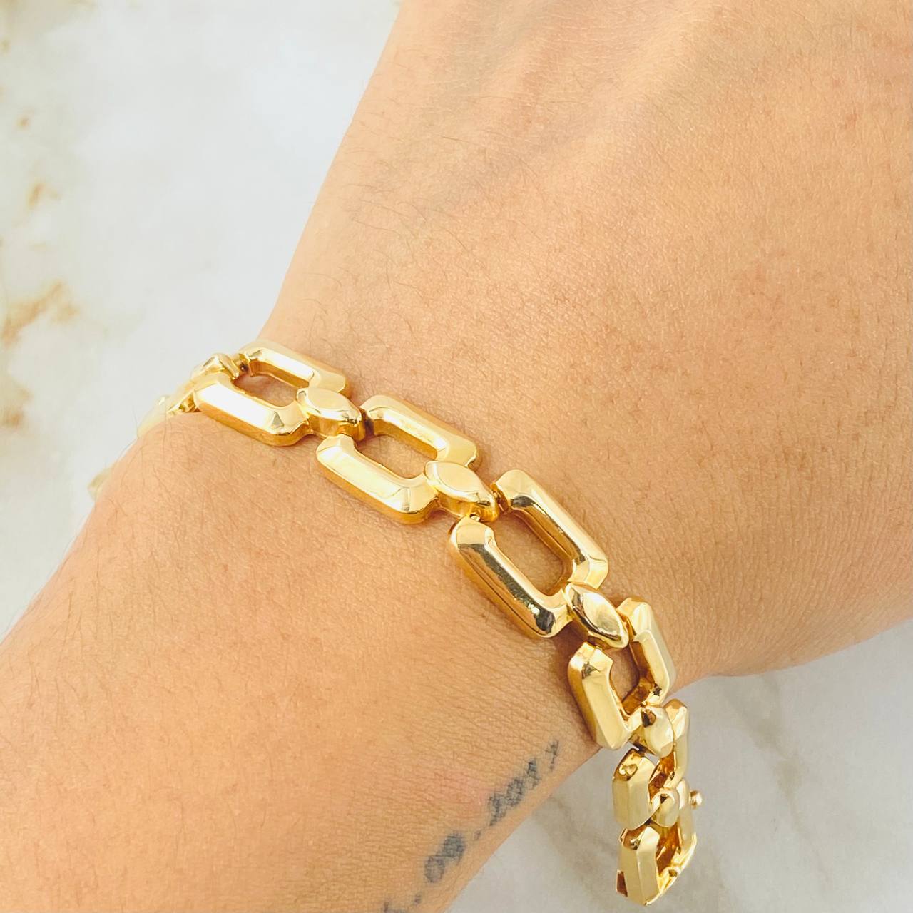 Bastion Bracelet 13.6gr / 7 1/2 in / 18K Gold +4 ©