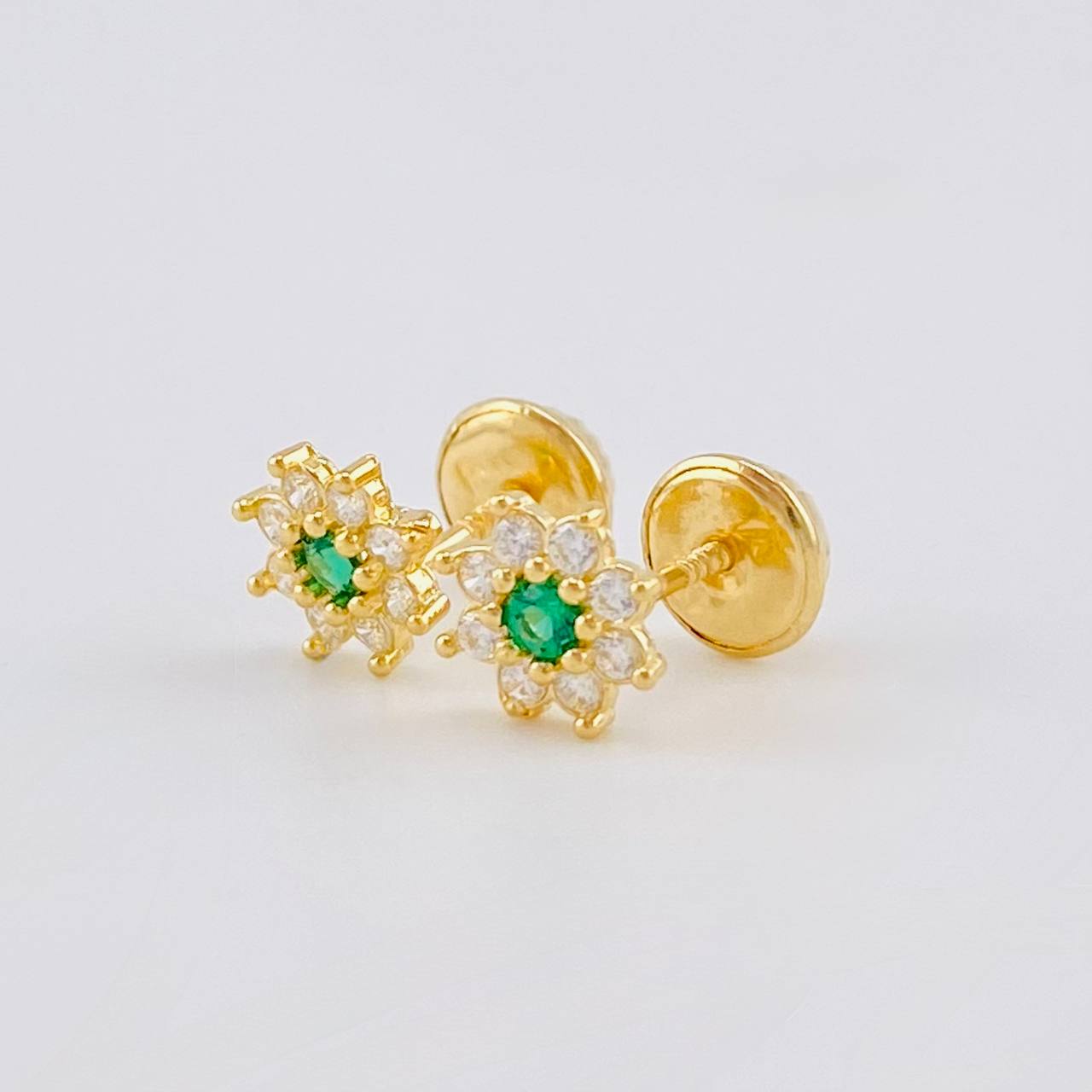 Topos Flor Estrellada 0.85 g / in / 6 mm Oro Amarillo 18K
