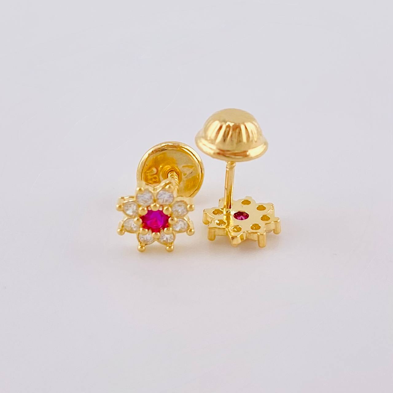 Topos Flor Estrellada 0.85 g / in / 6 mm Oro Amarillo 18K