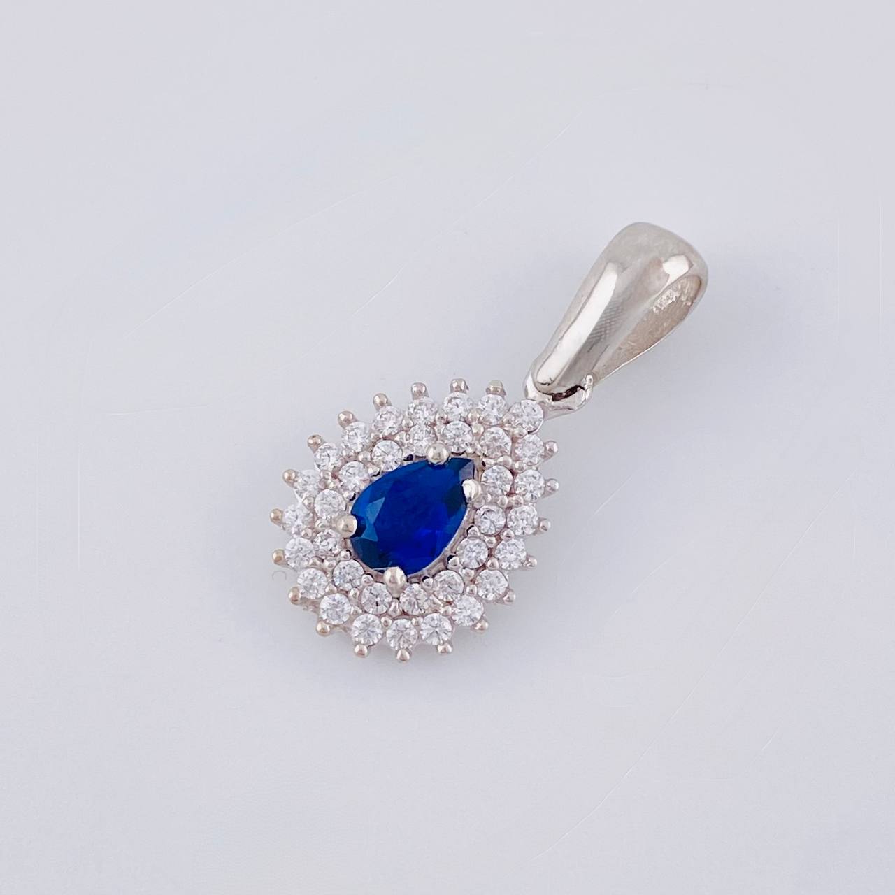 Dije Gota Tupida 1.95 g / 3/4 in Oro Blanco 18K