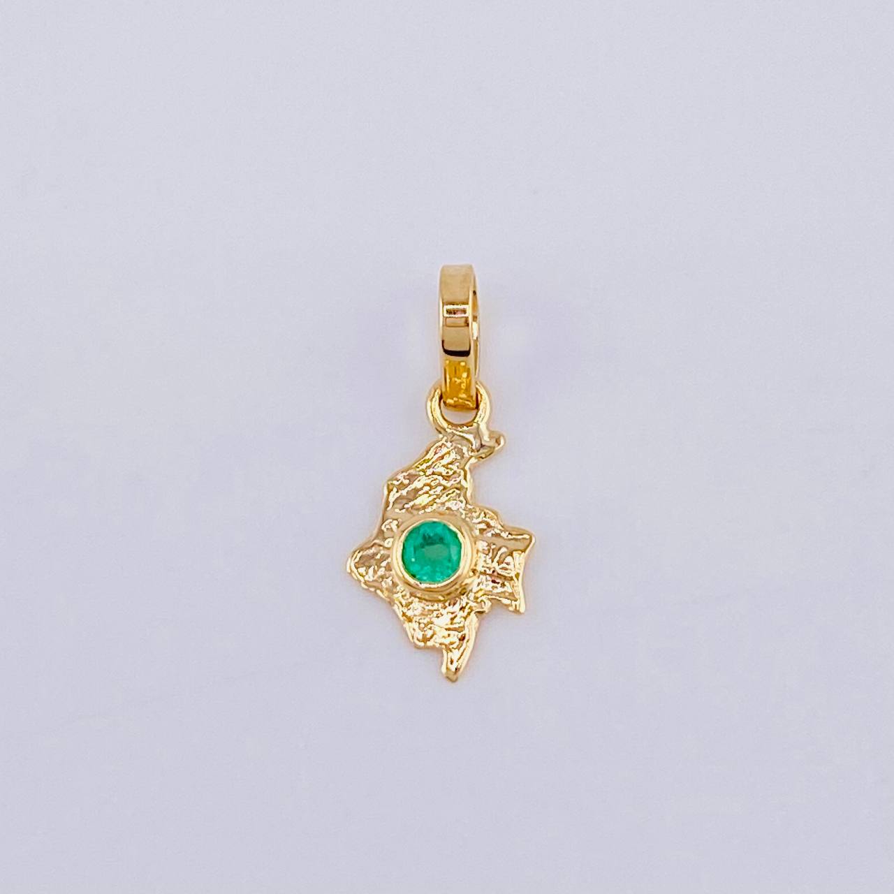 Colombia Map Pendant Emerald 4 pts 0.25 g / 1/2 in 18K Yellow Gold