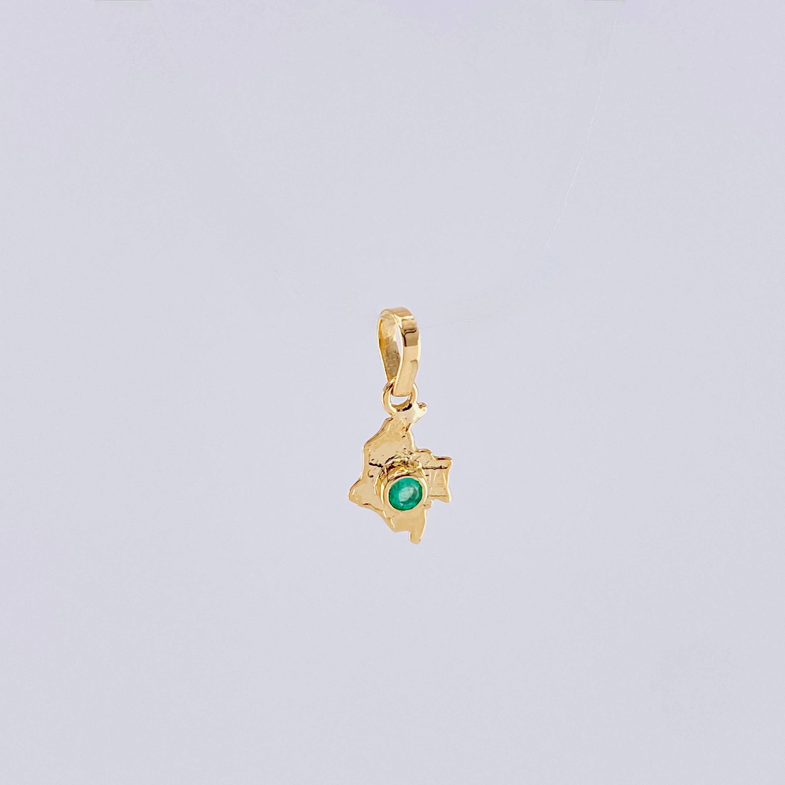 Pendant Map of Colombia Emerald 4Pts 0.25 g / 1/2 in 18K Yellow Gold