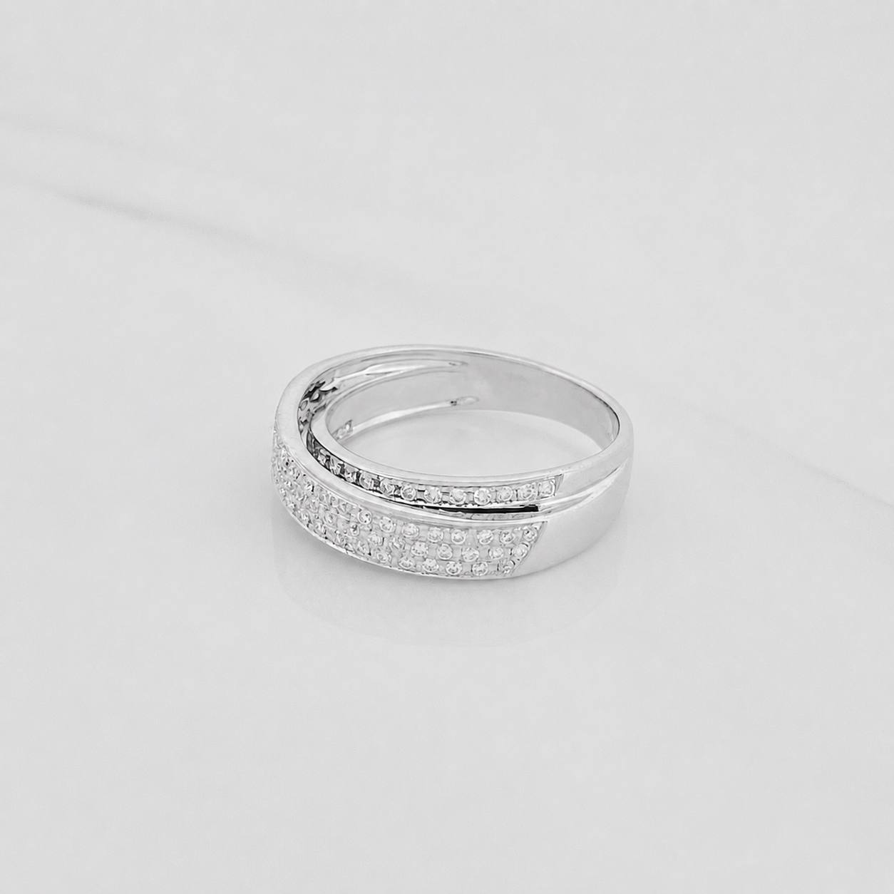 Anillo Cruzado Diamantes 40 Pts 4.2 g / T6 3/4 Oro Blanco 18K