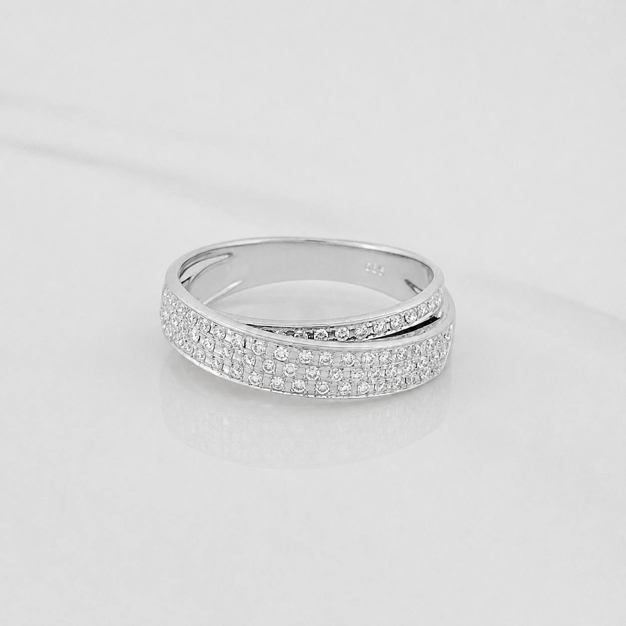 Anillo Cruzado Diamantes 40 Pts 4.2 g / T6 3/4 Oro Blanco 18K