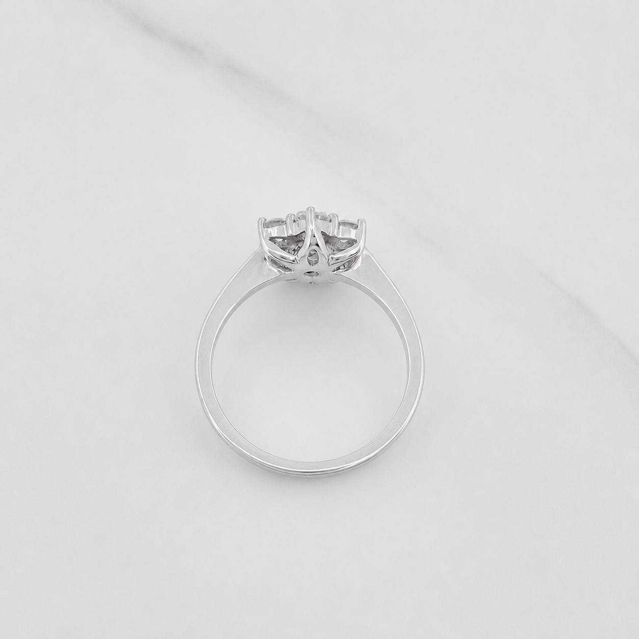 Anillo Flor Diamantes 98 Pts 3.85 g / T6 3/4 Oro Blanco 18K