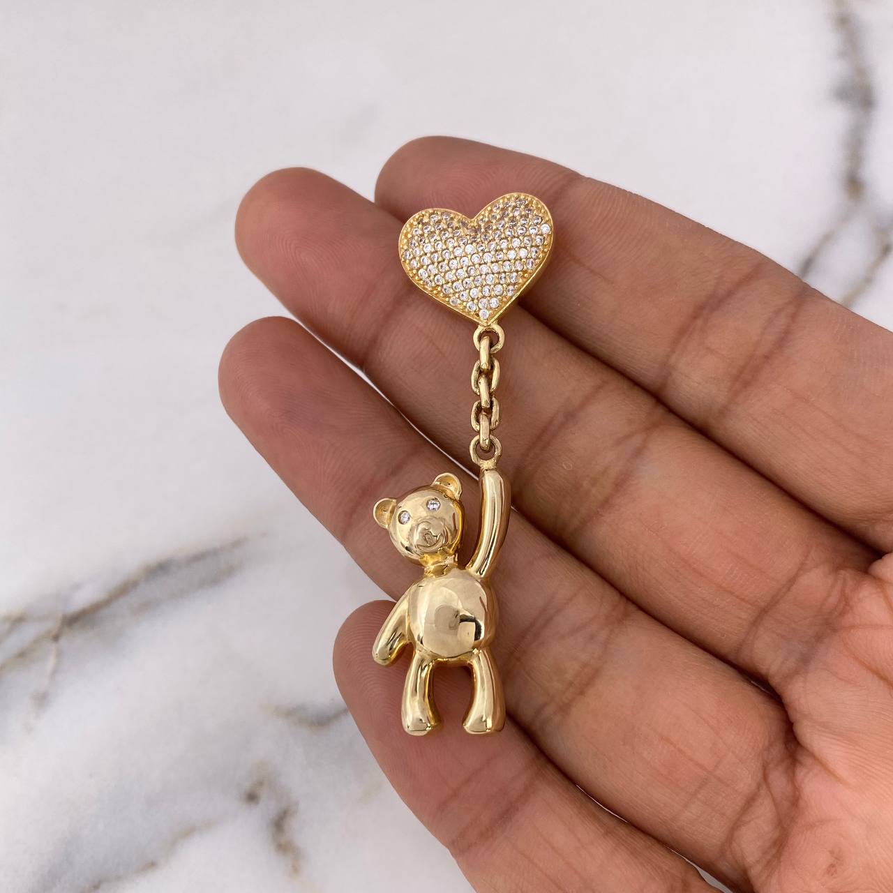 Dije Oso Globo Corazon 7.35gr / 5.3cm / Circones Blancos Oro Amarillo 18K $