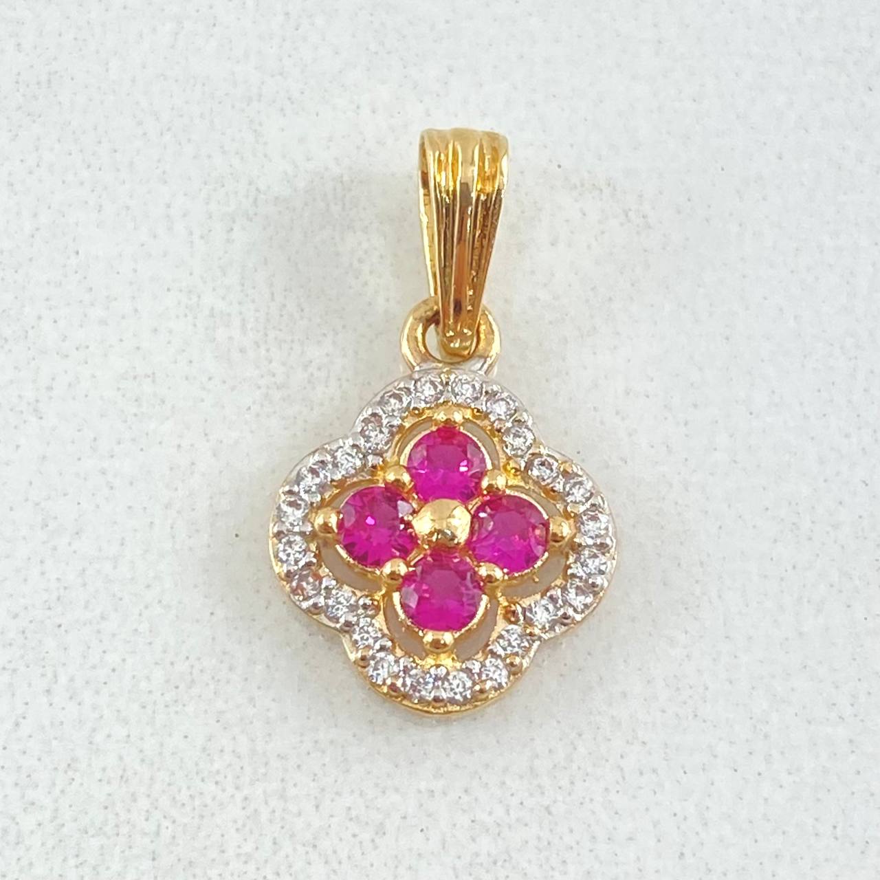 Pendant Bordered Flower 1.5gr / 1.9cm (0.7in) / 18K Gold