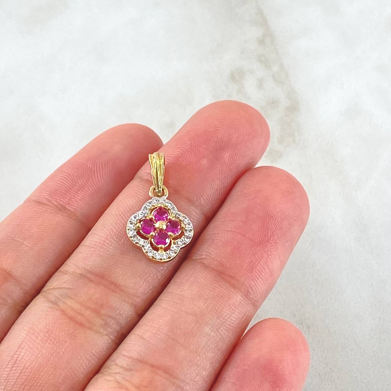 Pendant Bordered Flower 1.5gr / 1.9cm (0.7in) / 18K Gold