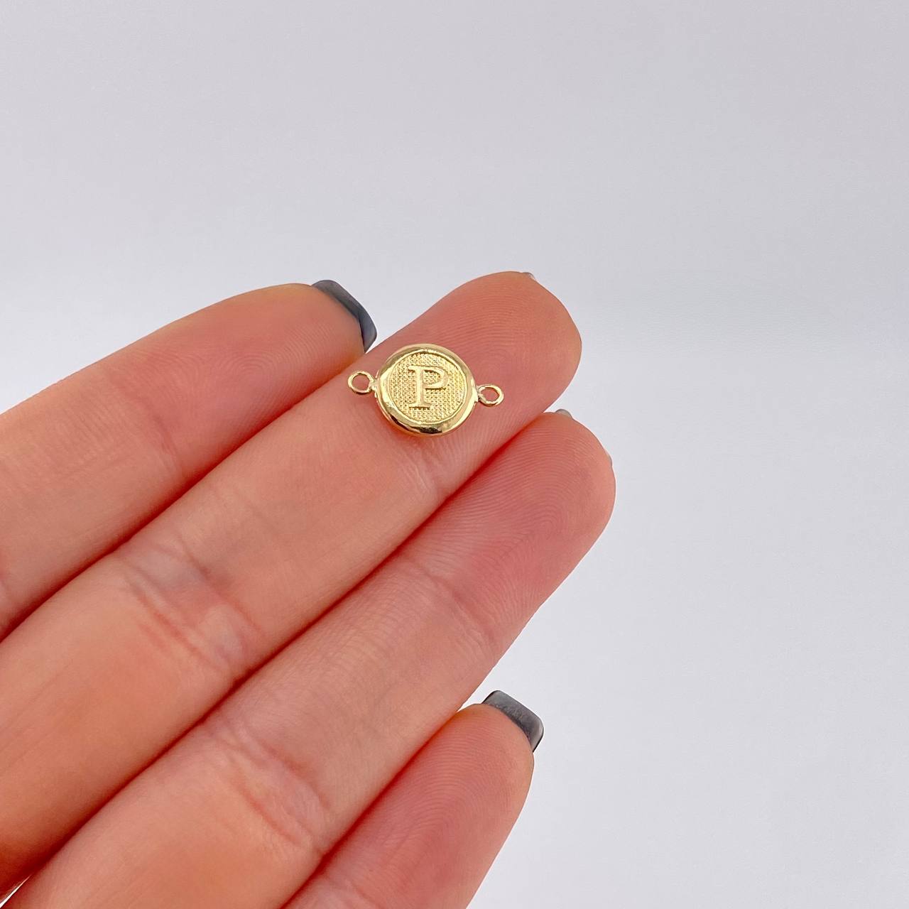 Charm Circle Letter P 0.3 g / 1/2 in 18K Yellow Gold