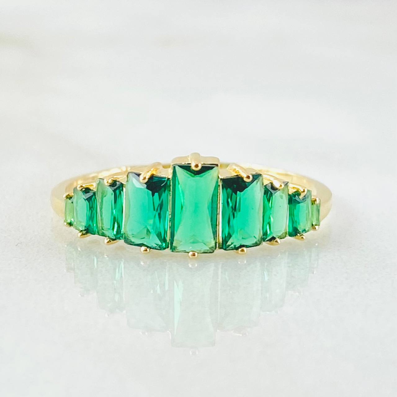 Anillo Línea Ascendente 1.3gr / T7 1/2 / Oro Amarillo 18K ©