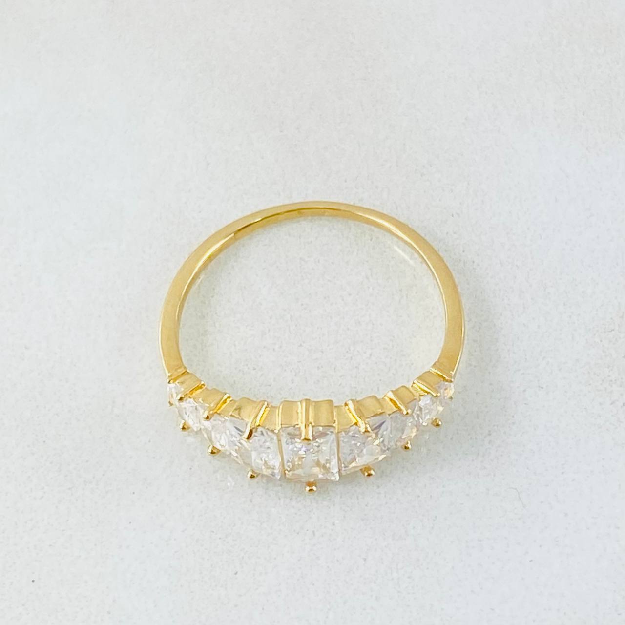 Anillo Línea Ascendente 1.45gr / T5 1/4 / Oro Amarillo 18K ©