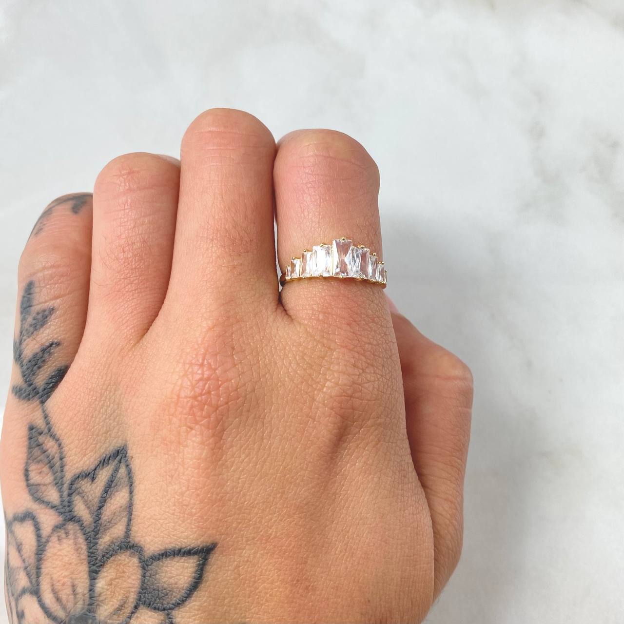 Anillo Línea Ascendente 1.45gr / T5 1/4 / Oro Amarillo 18K ©