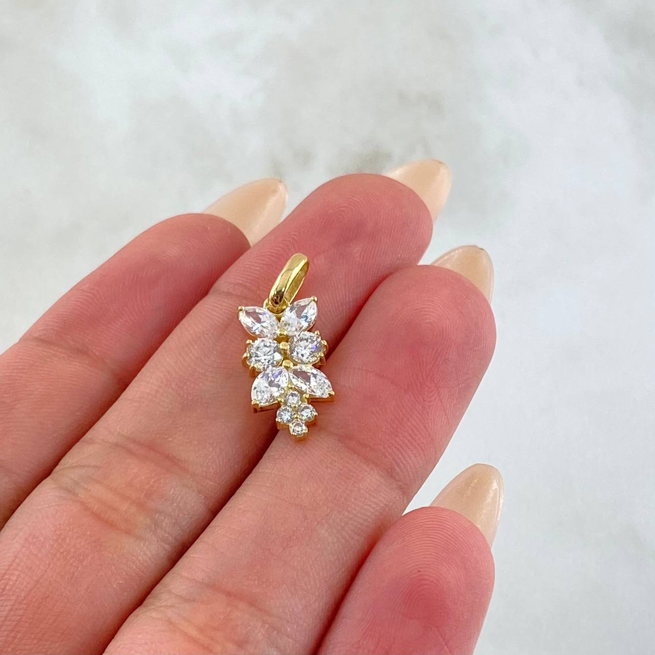 Dije Espiga Seguida 1.35gr / 3/4 in / Oro Amarillo 18K ©