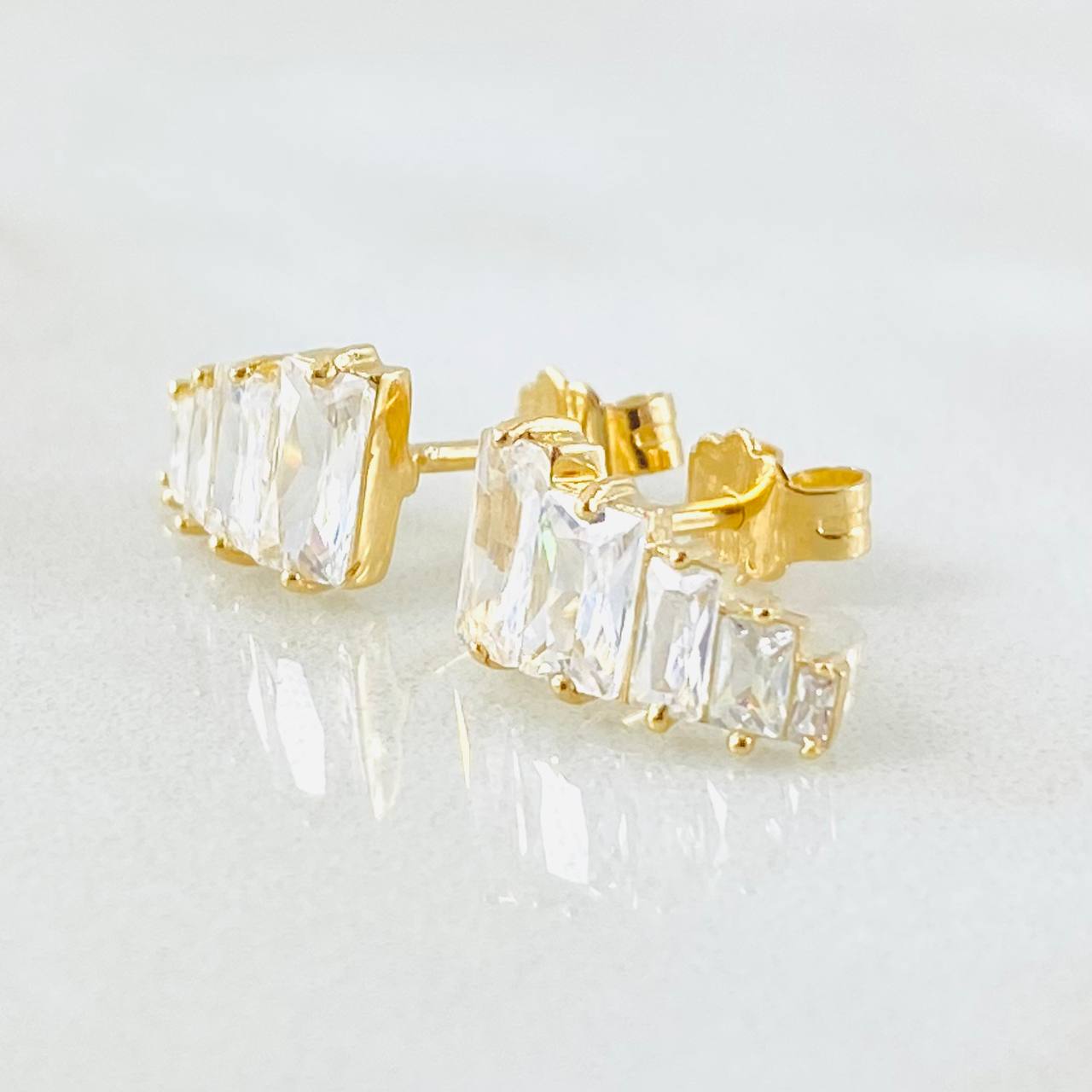 Topos Linea Ascendente 2.05 g / 1.3 cm Oro Amarillo 18K Nac.Esp.