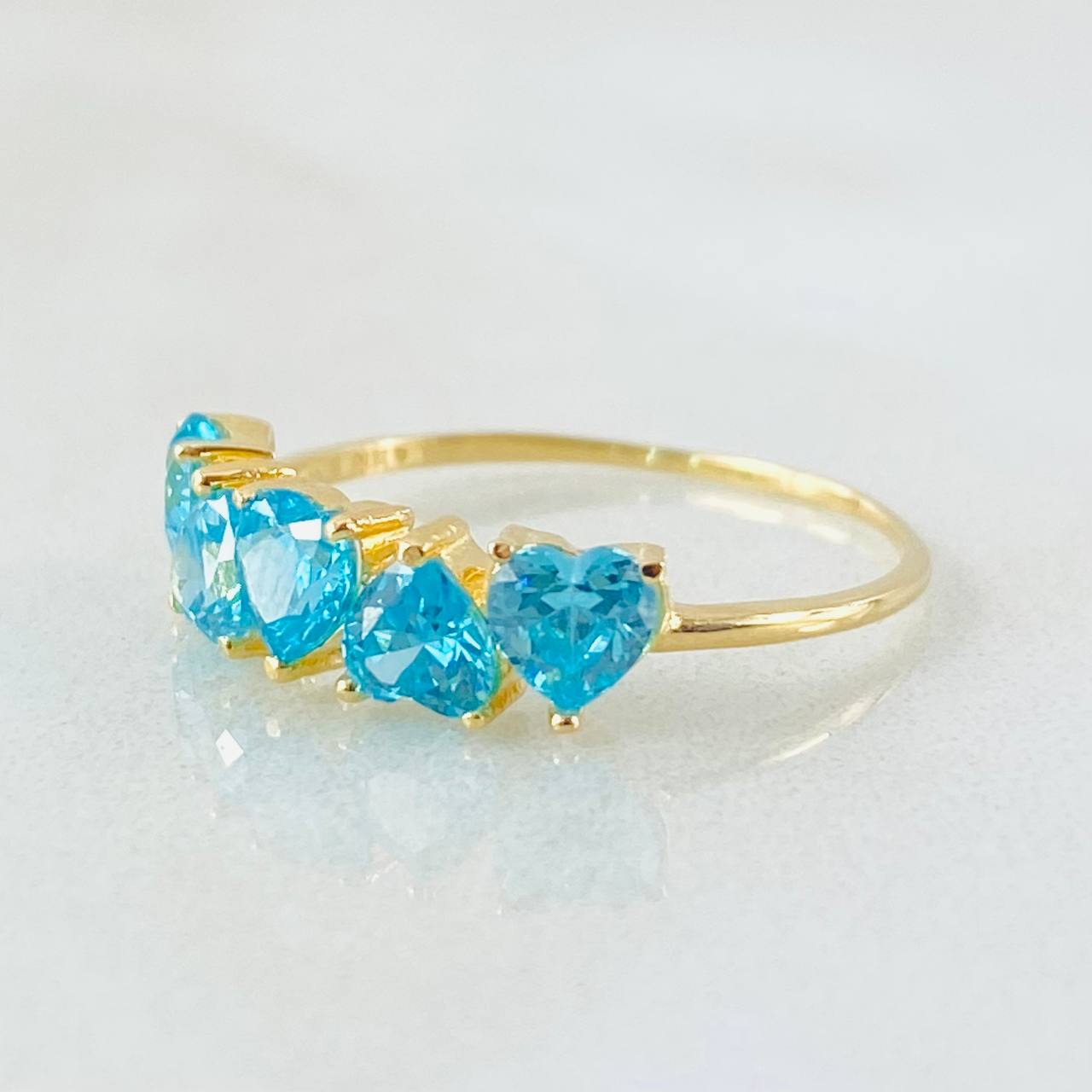 Hearts Line Ring 1.5gr / Size 6 / 18K Gold