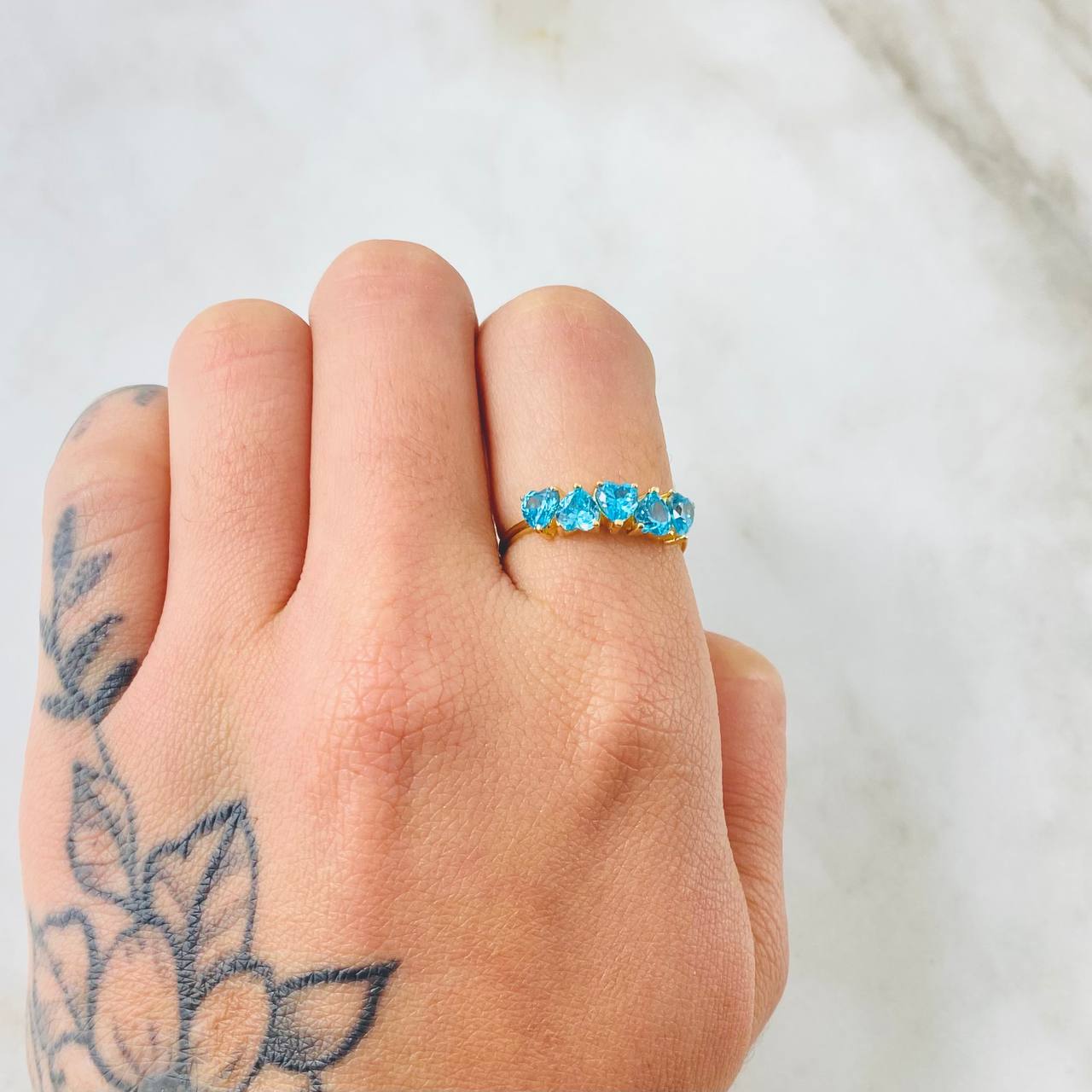 Hearts Line Ring 1.5gr / Size 6 / 18K Gold