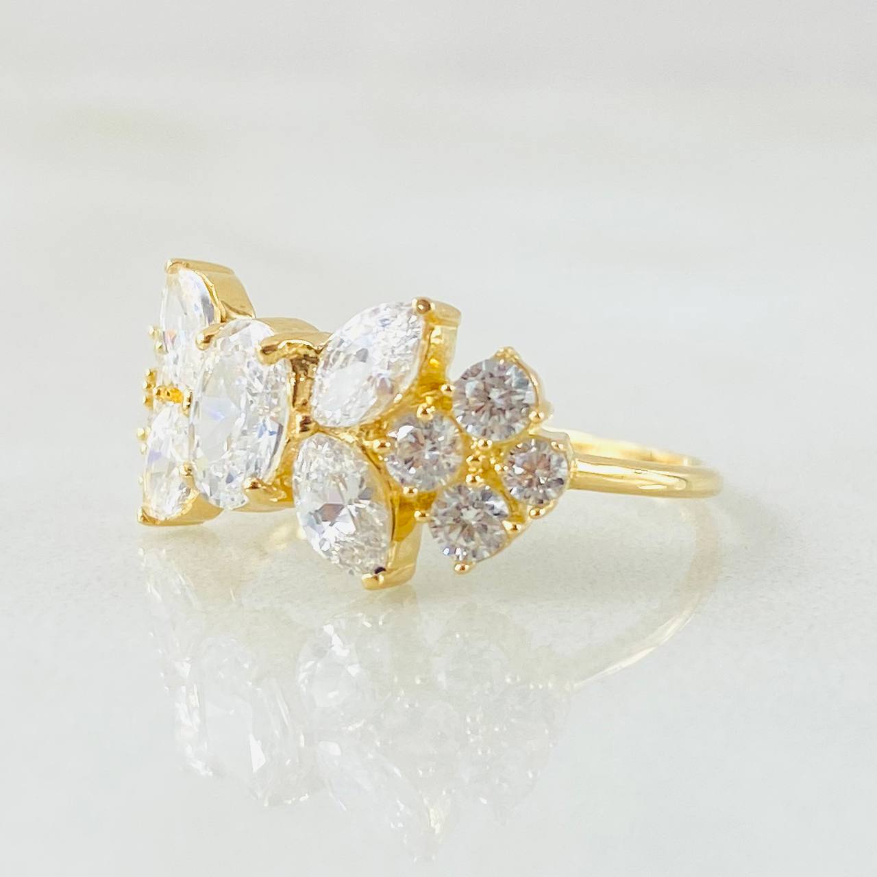 Anillo Hoja En Secuencia 2.6gr / T5 3/4 / Oro Amarillo 18K