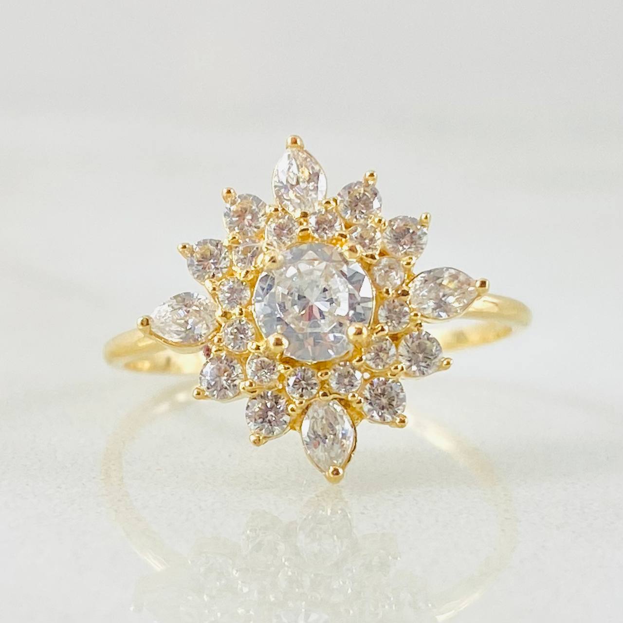 Anillo Flor Estrellada 1.9gr / T6 1/4 / Oro Amarillo 18K