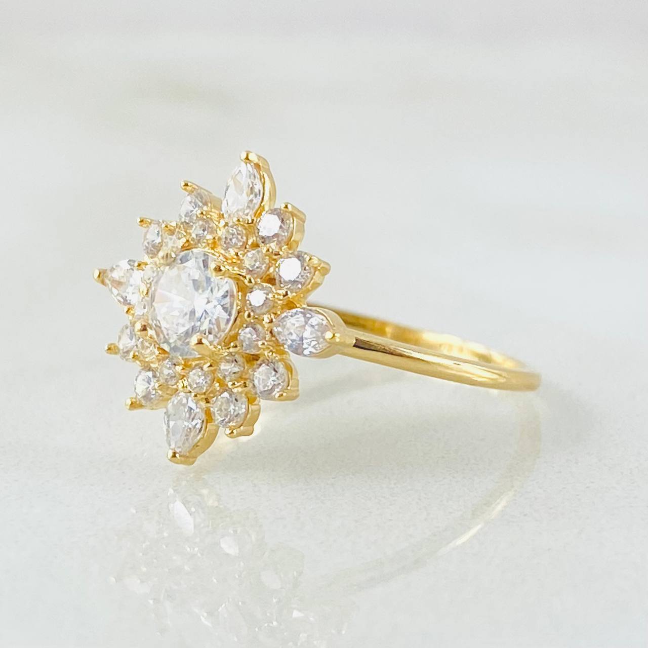 Anillo Flor Estrellada 1.9gr / T6 1/4 / Oro Amarillo 18K