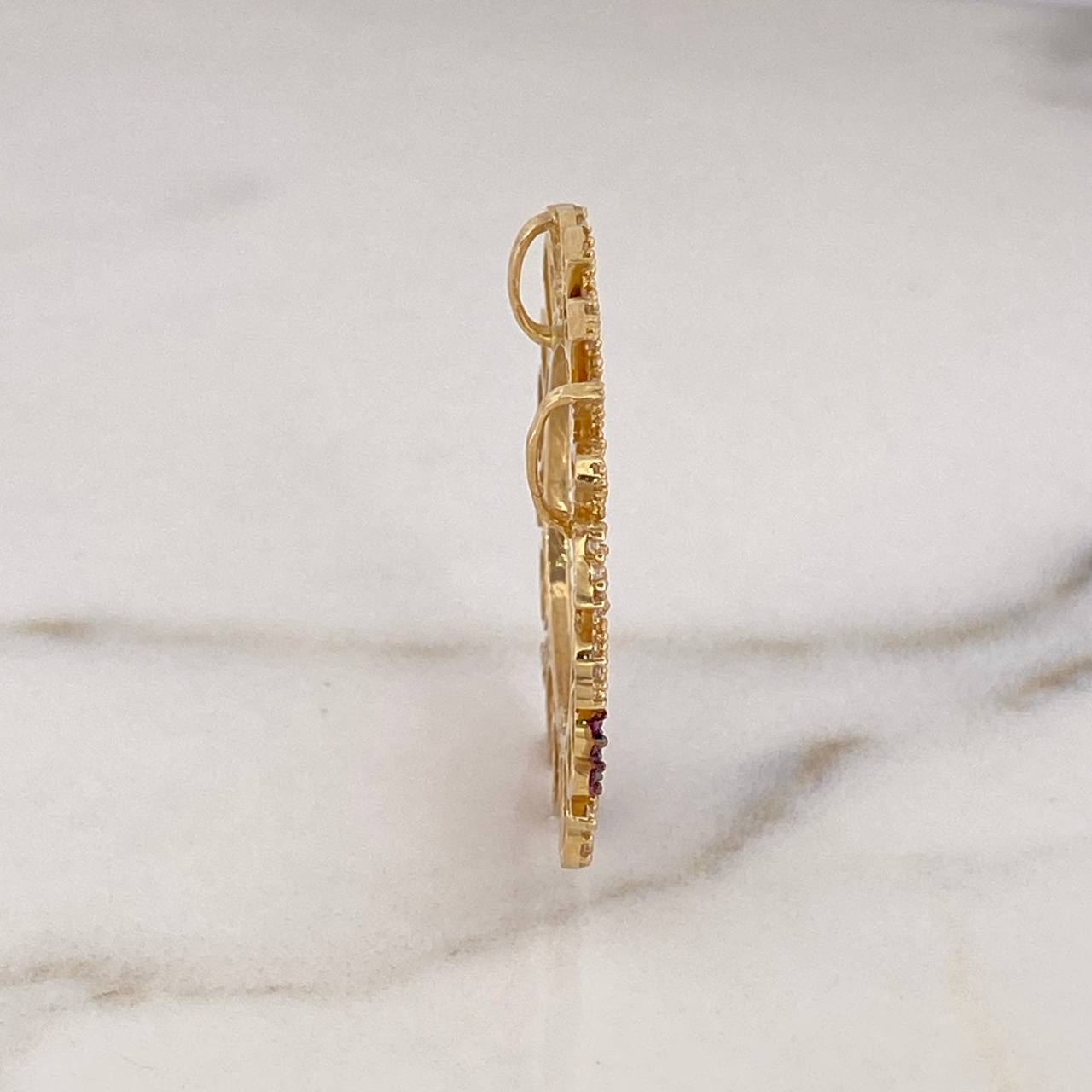Dije Bendecida Por Dios 5.8gr / 3.6cm / Circones Blancos Fucsias Oro Amarillo 18K $
