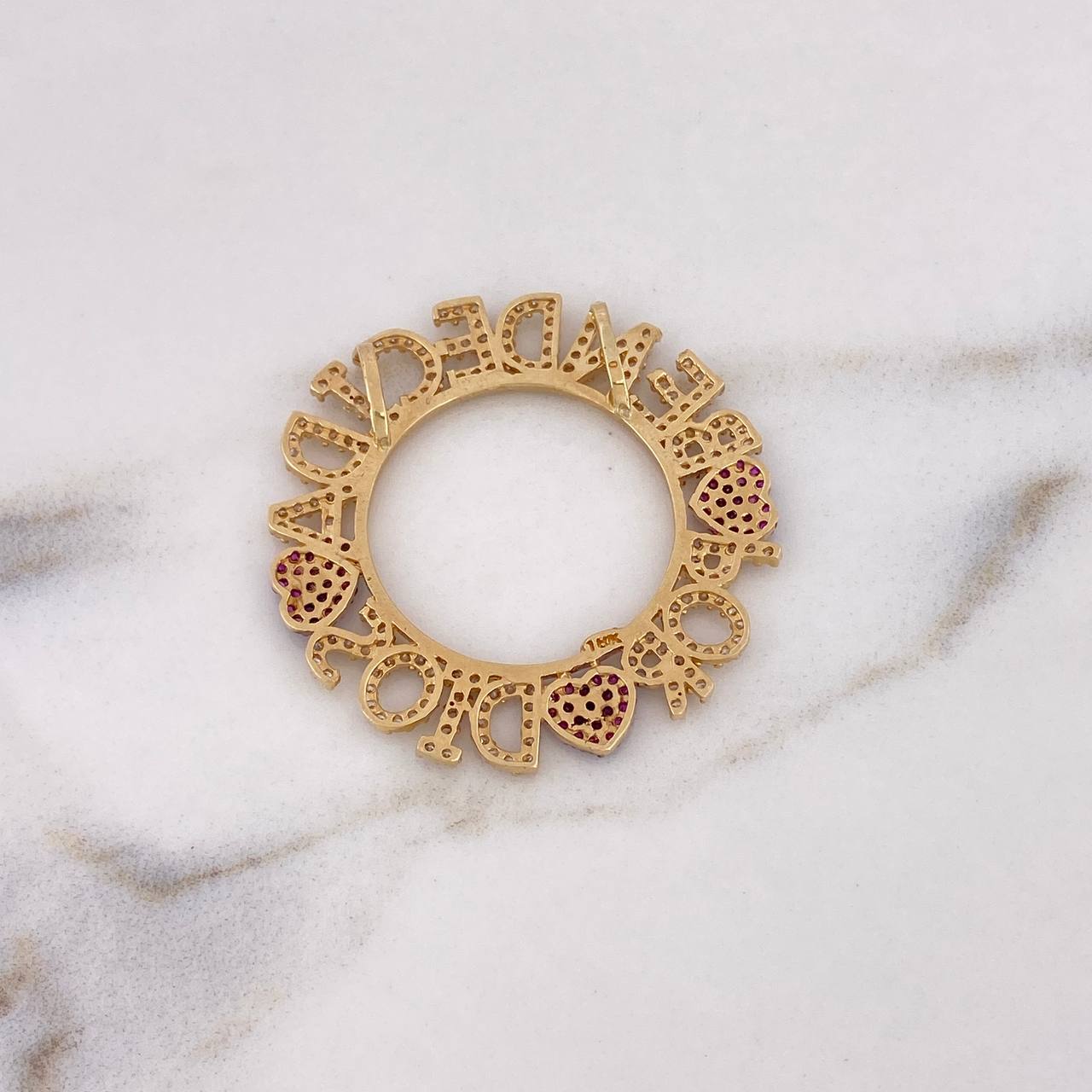 Dije Bendecida Por Dios 5.8gr / 3.6cm / Circones Blancos Fucsias Oro Amarillo 18K $