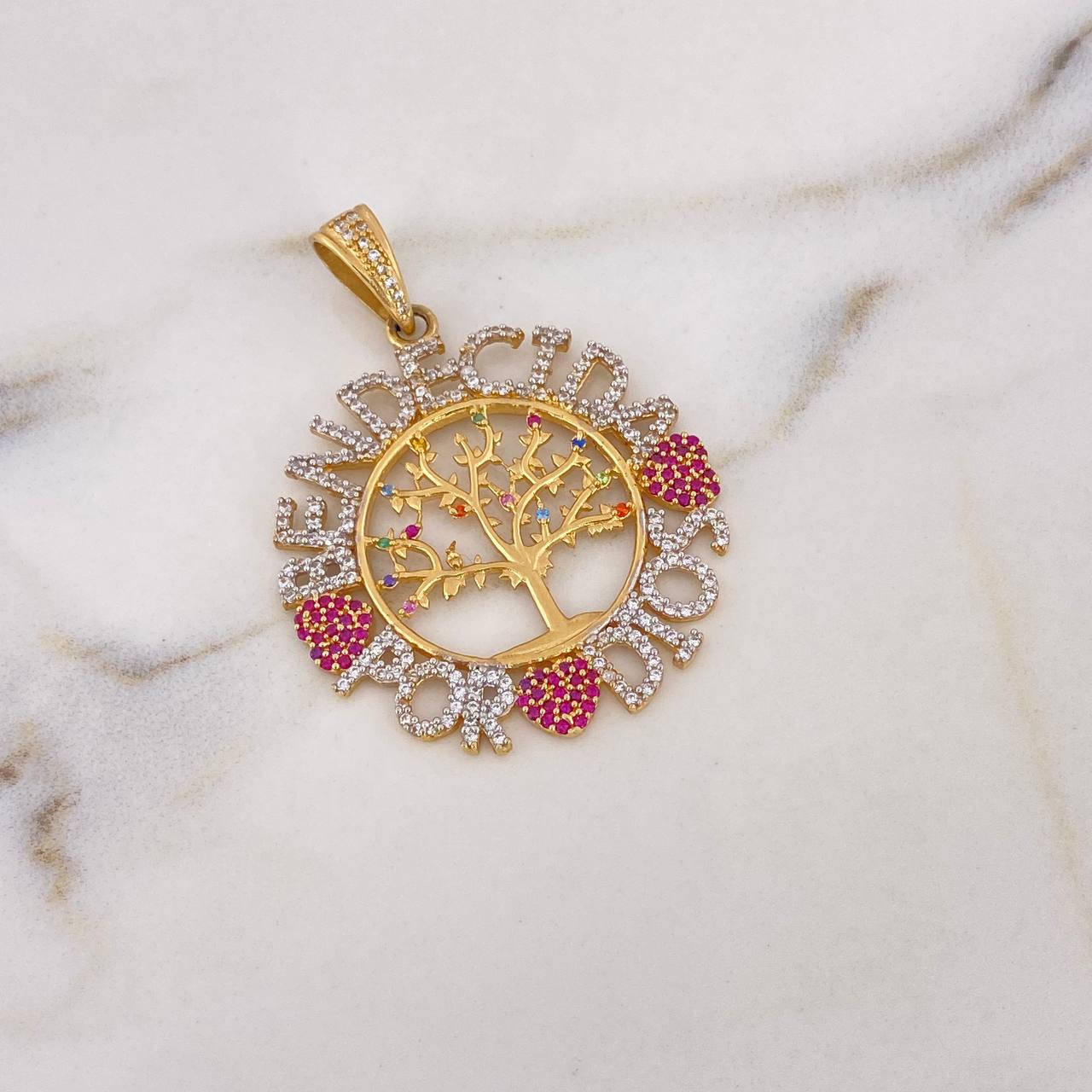 Dije Bendecida Por Dios 8.15gr / 4.7cm / Circones Colores Oro Amarillo 18K $