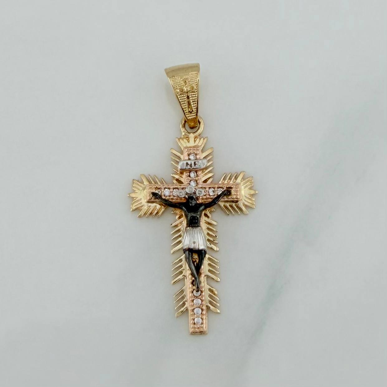 Dije Cruz Cristo Milagroso De Buga 4.1 g / 1 1/2 in Tres Oros 18K