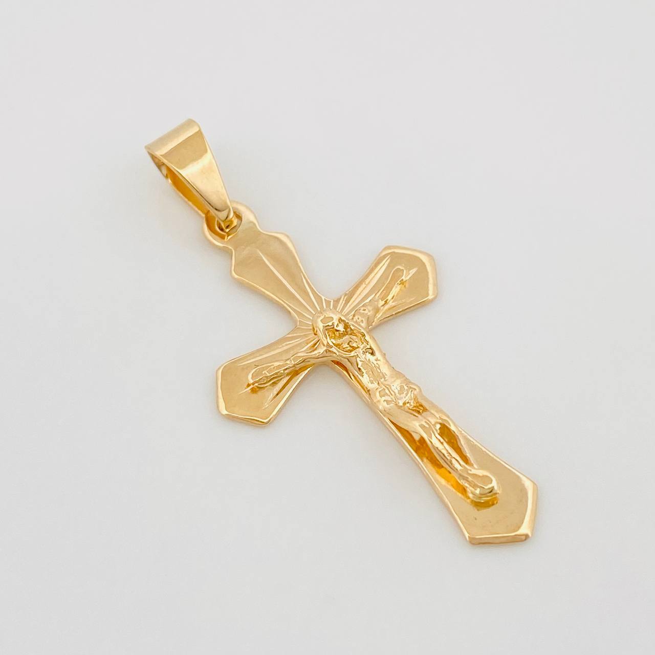 Pendant Christ Cross 2.95 g / 1 1/2 in 18K Yellow Gold