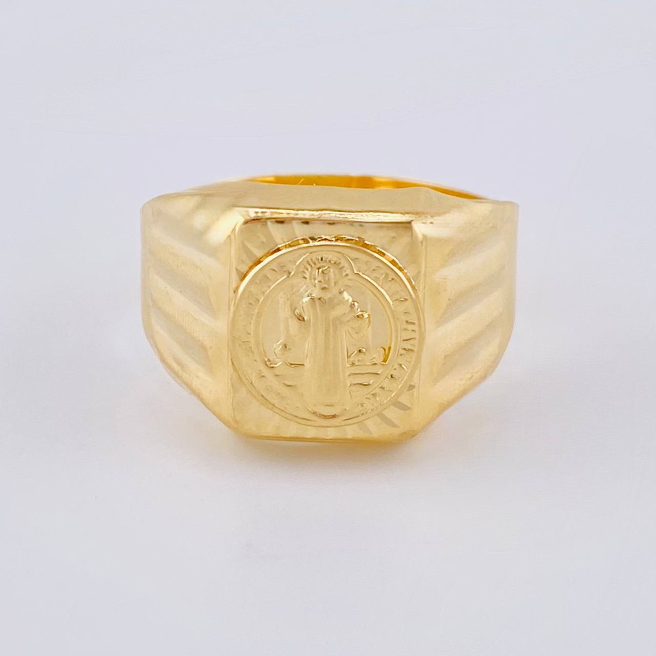 Saint Benedict Signet Ring 3.15 g / T10 1/2 Yellow Gold 18K