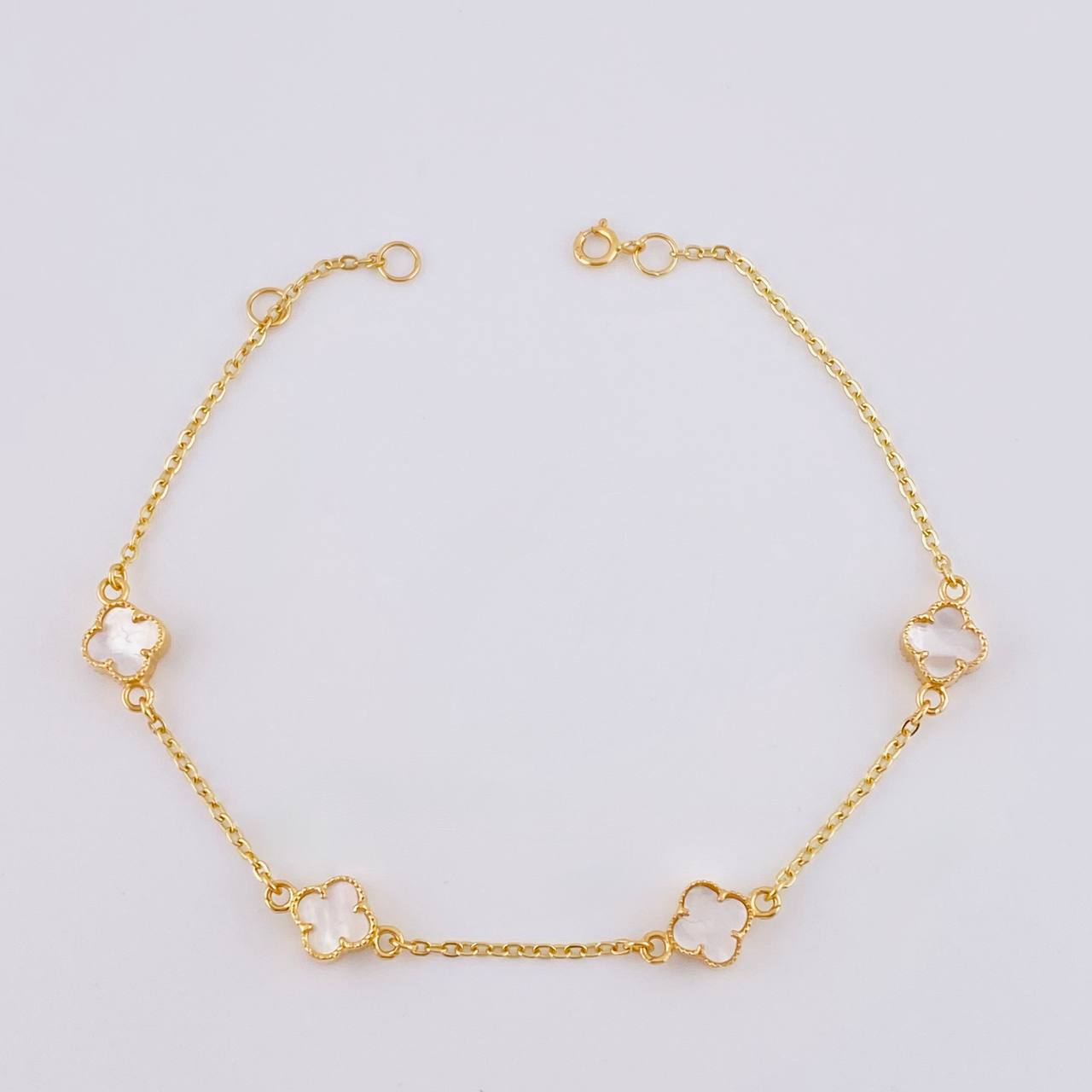 Adjustable White Clover Bracelet 2.75 g / 7 1/2 in - 7 in / 1.36 mm Yellow Gold 18K